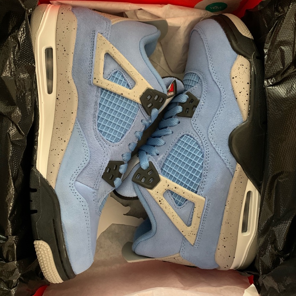Jordan 4 Retro University Blue 6.5y (2021)